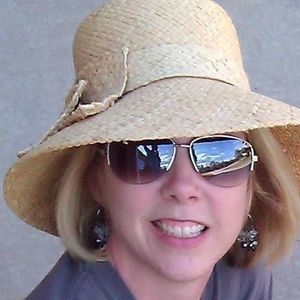 Meet your Posher, Dana